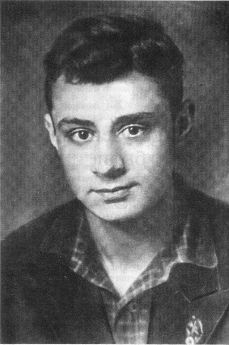 Портрет Эдуарда Асадова в молодости